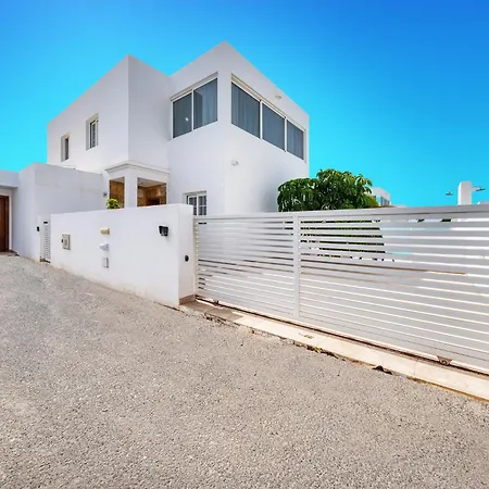 Lanzarote 2 - Private Pool, Air-con&bbq By Lanzarote * Playa Blanca (Lanzarote)