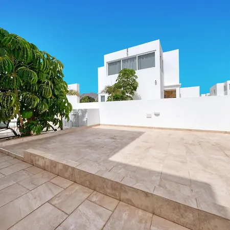 Lanzarote 2 - Private Pool, Air-con&bbq By Lanzarote *