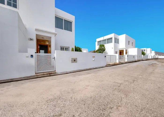 Lanzarote 2 - Private Pool, Air-con And Bbq By Lanzarote Feriehus Playa Blanca (Lanzarote)