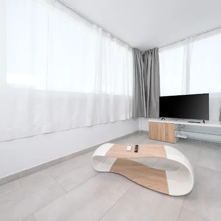 Lanzarote 2 - Private Pool, Air-con And Bbq By Lanzarote Holiday home *